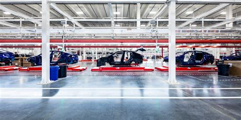 Tesla offers factory tours as new referral award - Healthy Americans