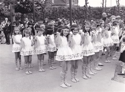 Photo de classe Kermesse de l école Jean Jaurès de 1968 école Jean