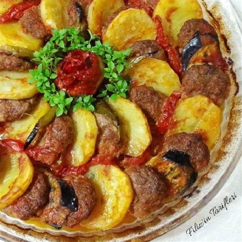 FIRINDA PATATESLİ PATLICANLI KÖFTE Yemek tarifleri Yemek Etli yemek