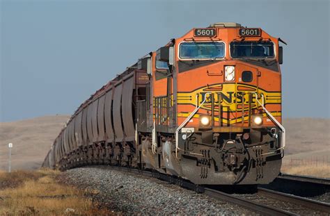 Bnsf 5601 Spotted Robe Mt Westbound Grain Loads Crawl Up Flickr