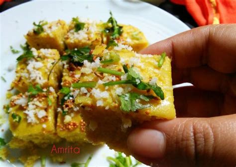 Authentic Gujrati Khaman Dhokla with Nuty green chutney Recipe by ...