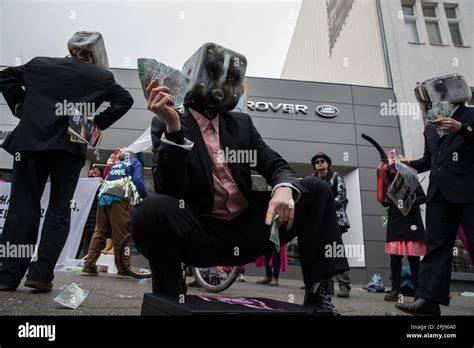 Am 1 April 2023 versammelten sich am Kurfürstendamm in Berlin rund 30