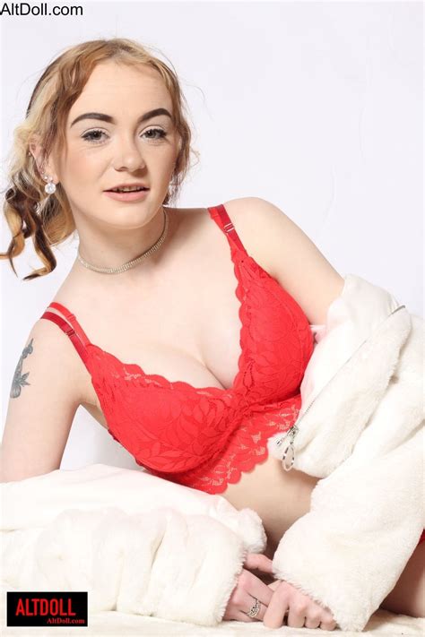 Sweet Babe Takes Off Her Lingerie And Shows Her Big Boobs Photos