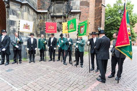 Marsch Zum Rathaus Sch Tzenfest Impressionen Vom Freitag