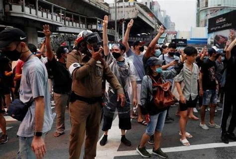 Polis Thailand Siasat Empat Media Berhubung Liputan Tunjuk Perasaan Di