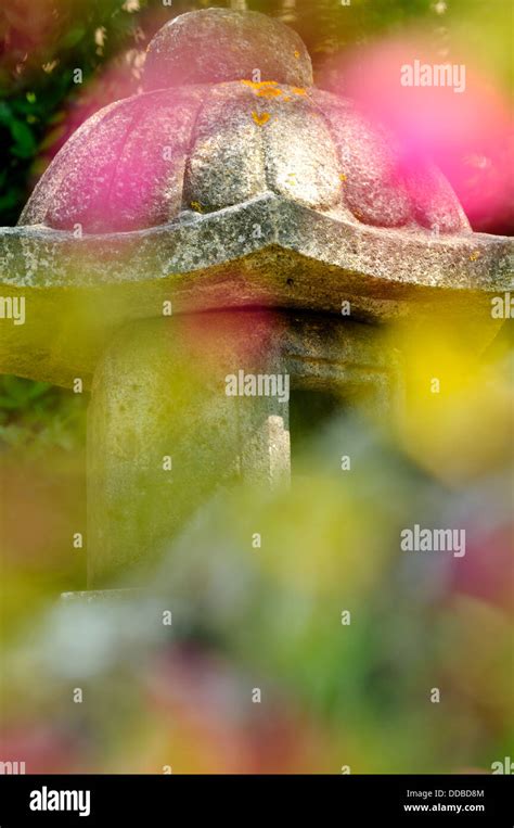 Stone Japanese lantern Stock Photo - Alamy