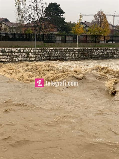 Pamje nga vërshimet në Pejë dhe Istog Lumbardhi gati të dal nga