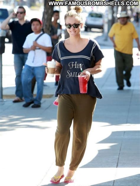 Kaley Cuoco Babe Beautiful Celebrity Posing Hot Paparazzi Famous And Uncensored