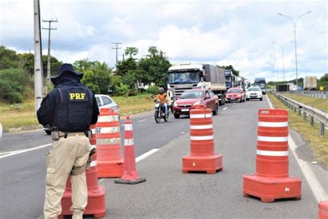 Prf Recupera Caminh O Roubado Na Br Em Feira De Santana