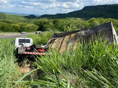 Caminhão tomba na curva da morte na serra de Ipueiras Ipu Post