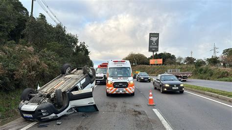 Capotamento na ERS 122 deixa mulher ferida em Caxias do Sul Rádio