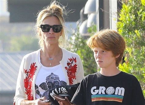 Une jolie blonde aux yeux bleus À quoi ressemble la fille de ans de Julia Roberts