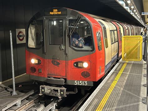 London Underground Northern Line 51513 Train 255 Bat Flickr