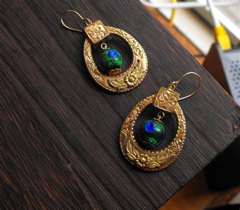 Peacock Eye Foil Glass Hand Chased Gold Teardrop Earr Gem