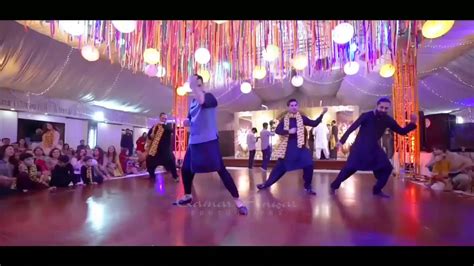 Bachna Ae Haseeno Zahid Ahmed Dance Pakistani Wedding Mehandi Dance Youtube