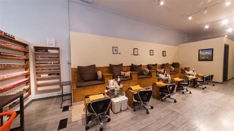 17 Best Nail Salons In Chicago For Manicures Pedicures And Nail Art