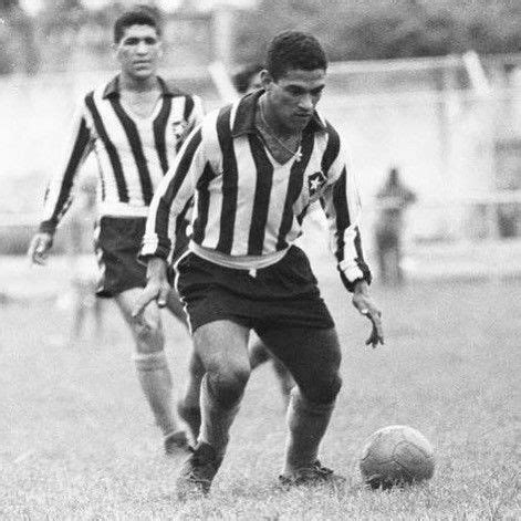 19 de julho de 1953 Garrincha estréia pelo Botafogo e marca 3 gols em