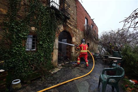 Consiguen Controlar El Incendio Del Albergue De Pieros Tras Horas Y