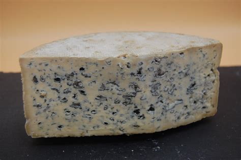 fromage%%Bleu d'Auvergne%%(vache)-%%fromagerie Alexandre Halles de Pau%%