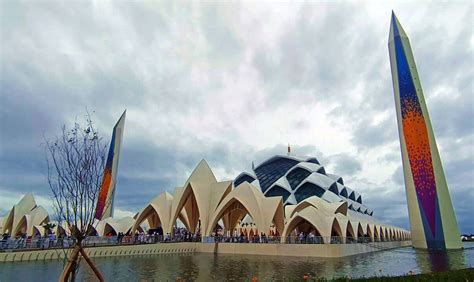 Foto Mengintip Keindahan Masjid Al Jabbar Karya Ridwan Kamil