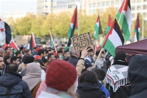 Pro Pal Stina Demo In Leipzig Hunderte Menschen Versammeln Sich