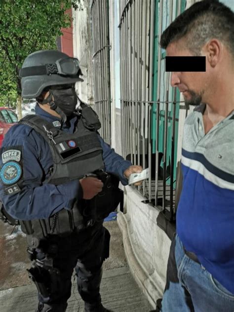 SUJETO QUE LLEVABA EN SU PODER 20 ENVOLTORIOS CON COCAÍNA FUE DETENIDO