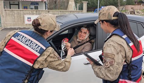 Siirt Valiliği ve İl Jandarma Komutanlığı ndan Kadınlara Özel Kutlama