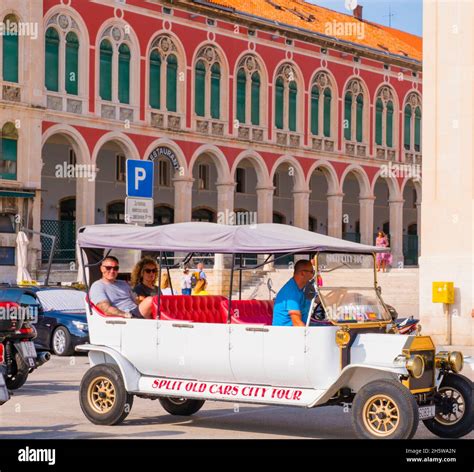 Recorrido Por La Ciudad Dividida Fotografías E Imágenes De Alta