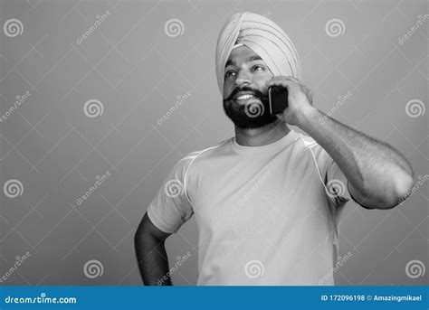 Joven Hombre Sij Indio Barbudo Con Turbante Foto De Archivo Imagen De