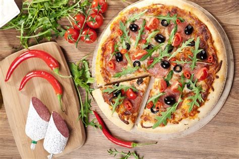 4k Fast Food Pizza Tomatoes Garlic Bell Pepper Hd Wallpaper