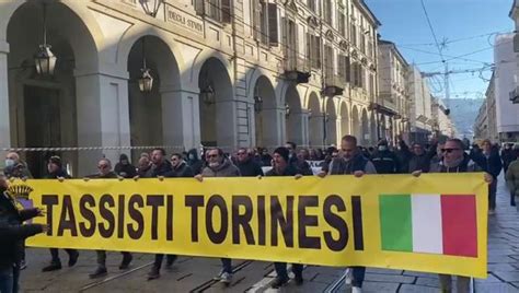 Sciopero Dei Taxi Contro Le Liberalizzazioni Lo Stop Fino Alle 22 La