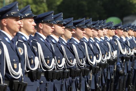 Odprawa Mieszkaniowa Dla Policjanta Jak W Wojsku Rednio Tys