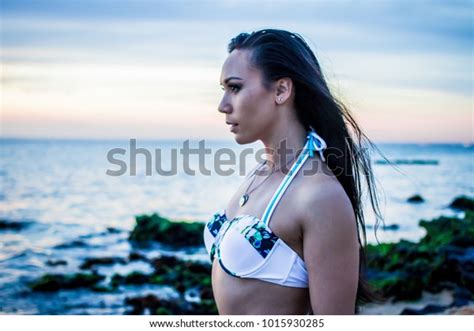 Fashion Model Bikini Beach Sunset Stock Photo 1015930285 Shutterstock