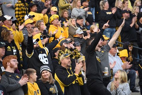 Iowa Air Guards 185th Arw Performs Kinnick Stadium Flyover At Iowa Vs