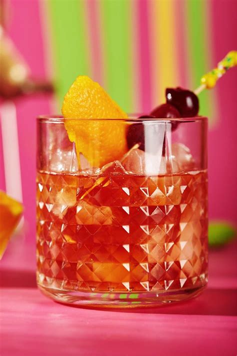 11 Best Sweet Vermouth Cocktails (Easy Vermouth Drinks) - IzzyCooking