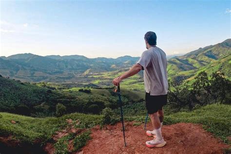 Marcos Mion paga promessa por entrar na Globo e anda 110 km a pé até