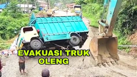 Jalan Paling Extrem TRUK TERGULING HINGGA DI TARIK EXCAVATO YouTube