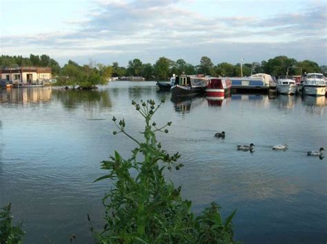 Hartford Marina | Living on a Canal Boat