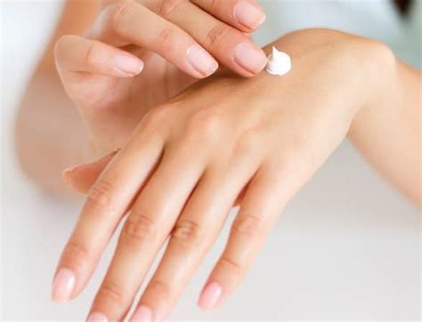 10 Best Cuticle Creams And Oils Reviewed [updated 2022]