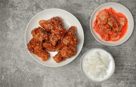 Topview Yangnyeom Tongdak Korean Spicy Deep Fried Chicken Topped White