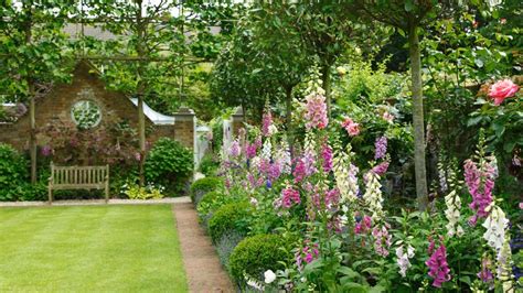 Long Garden Ideas Rules For A Long Narrow Plot Homes Gardens