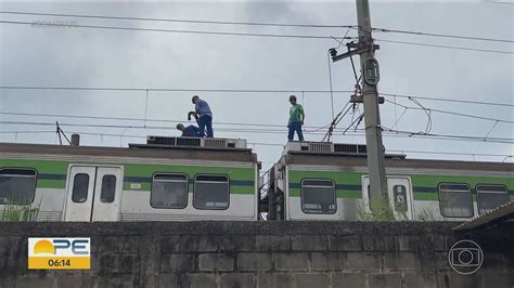 Vídeo Linha Sul do Metrô do Recife volta a operar após problema em