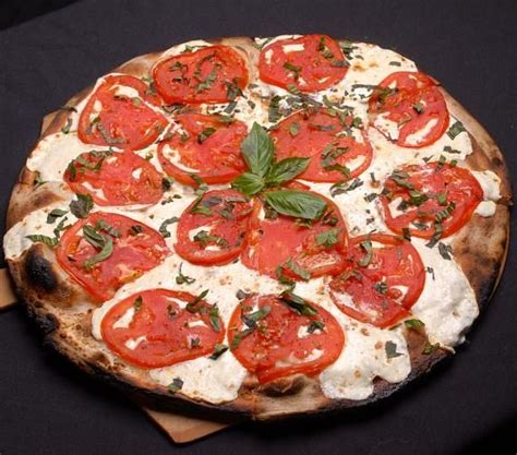 Fresh Mozzarella Tomato And Basil Pizza How I Wish This Is Dinner