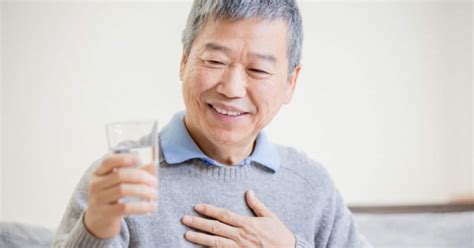 Dehydration in Seniors: An Often-Overlooked Health Risk – DailyCaring