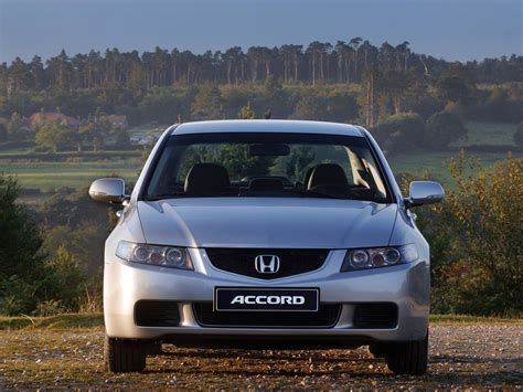 Używana Honda Accord VII z silnikiem benzynowym i VTEC Uwaga na minę