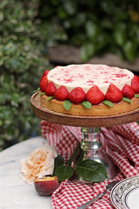 Erdbeer Pfirsich Torte Mit Saftigem Mandelboden Maren Lubbe Feine