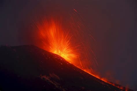 Fotos De La Erupci N Del Volc N Etna En Italia