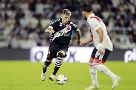 Vasco terá desfalques de Orellano e De Lucca para jogo contra