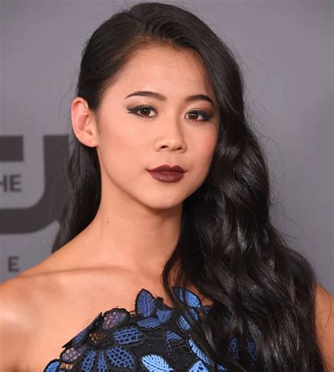 Famous Brunette Actresses Under HairstyleCamp