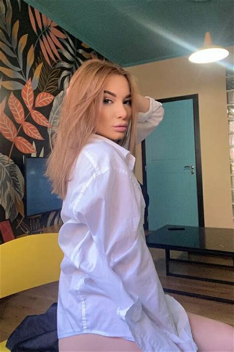 Wonderful Natali Y O From Nice With Blonde Hair Id Ladadate